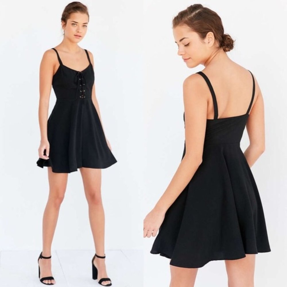 Kimchi Blue Fit and Flare Lace-Up Mini Dress Med